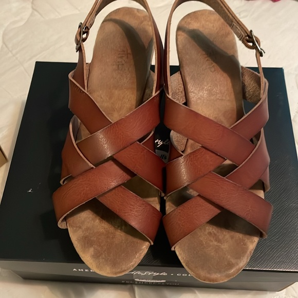 Strappy wedge - Picture 2 of 7